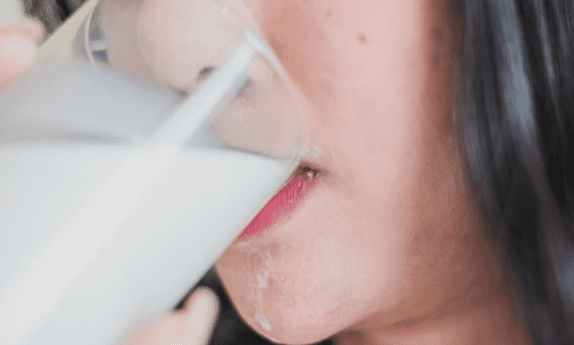 喝 牛奶 長 痘 痘